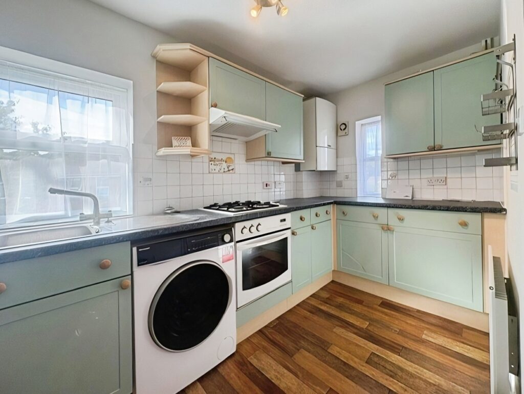 Flat Briar Avenue in Surrey Heath
