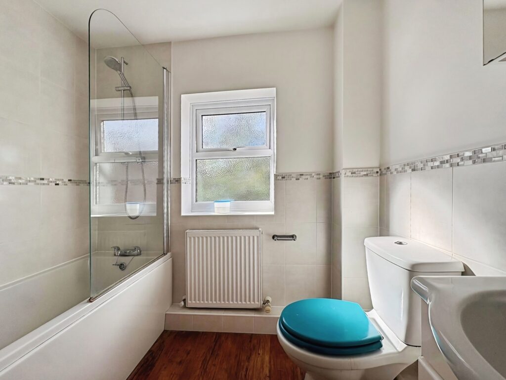 Flat Briar Avenue in Surrey Heath