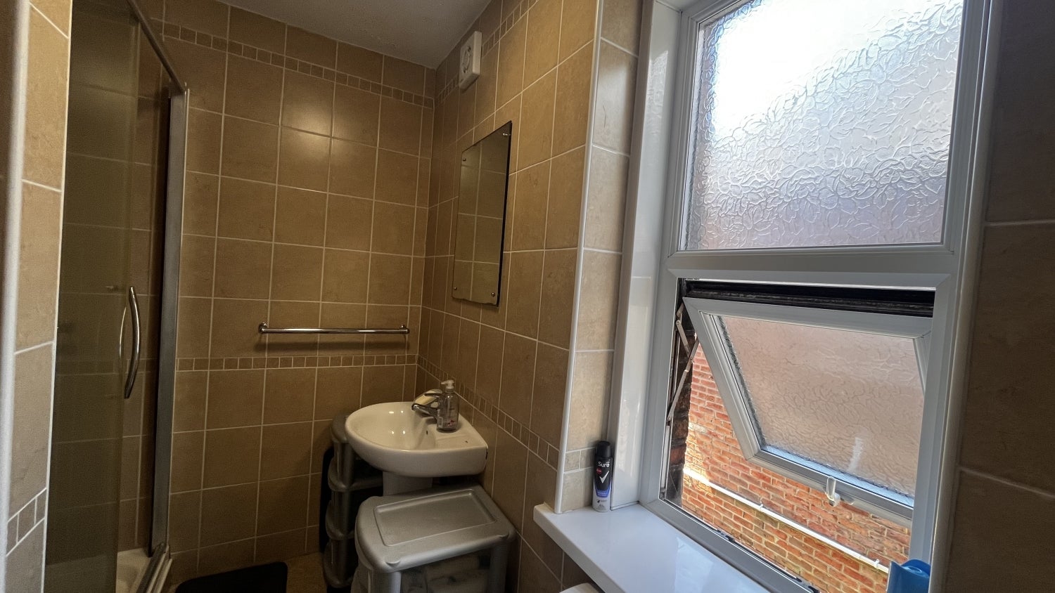 Room Ashley Road in Poole