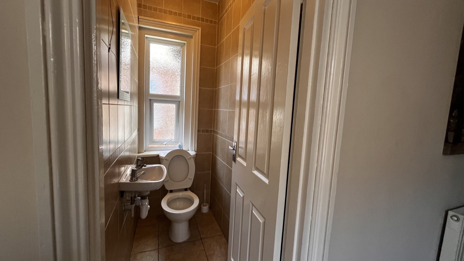Room Ashley Road in Poole