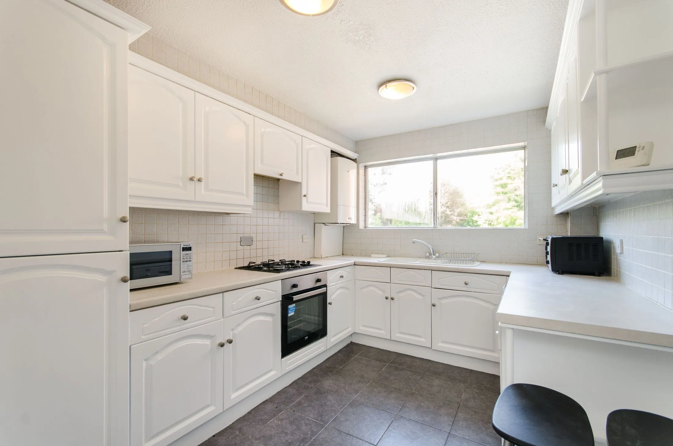 Flat Roxborough Park in Greater London