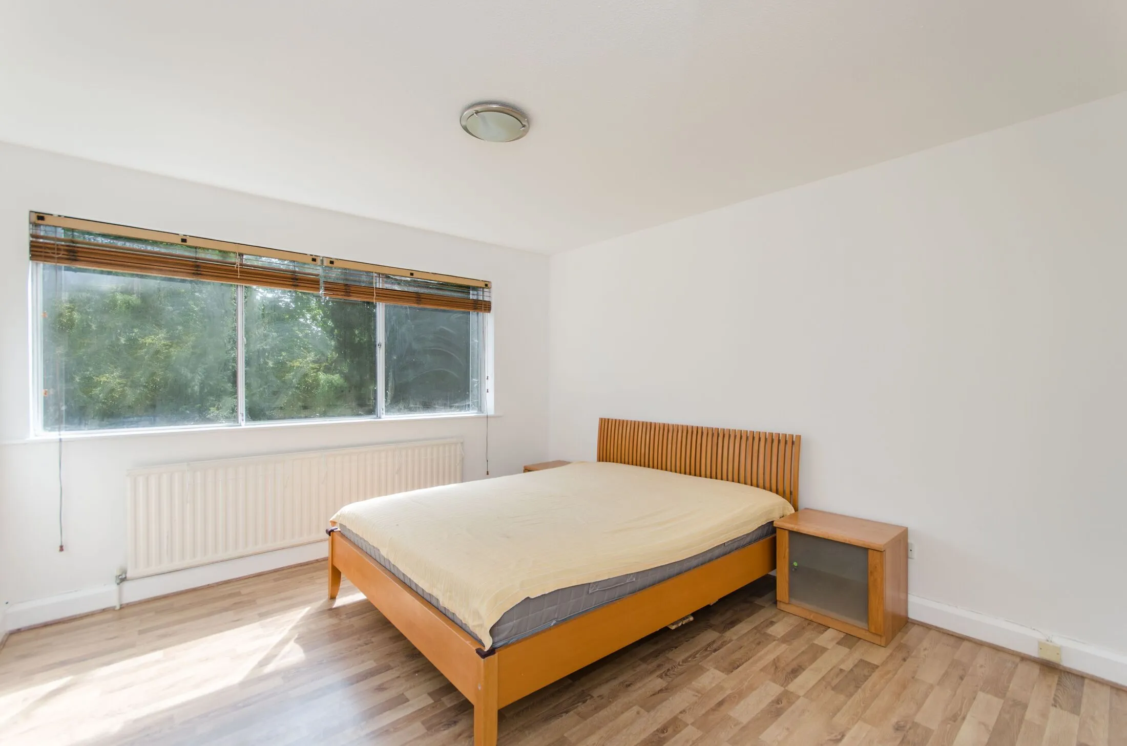 Flat Roxborough Park in Greater London
