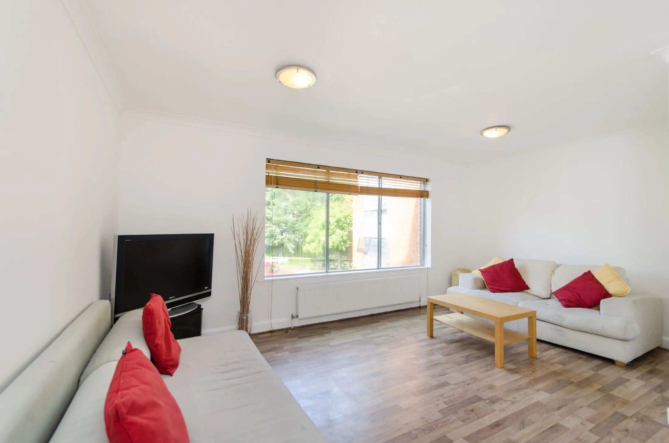 Flat Roxborough Park in Greater London
