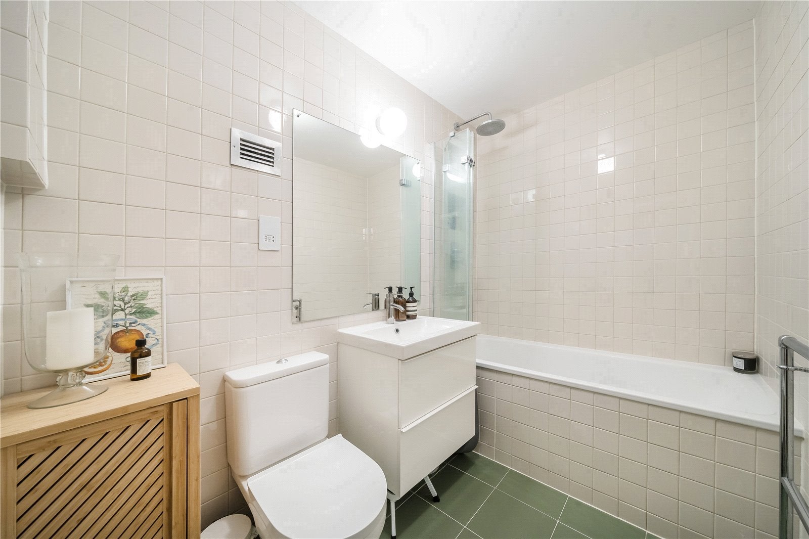 Flat Charlwood Street in City of Westminster
