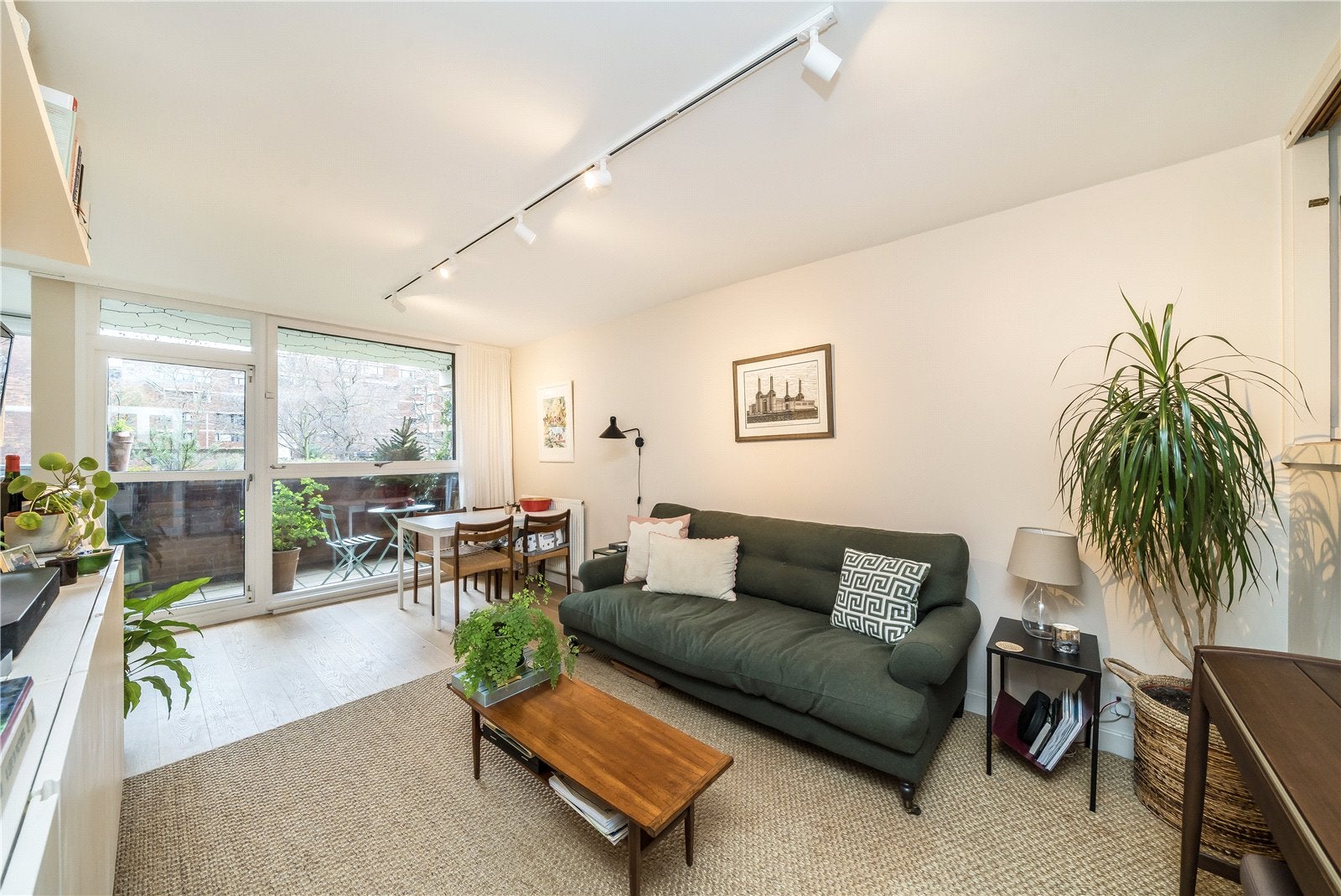 Flat Charlwood Street in City of Westminster