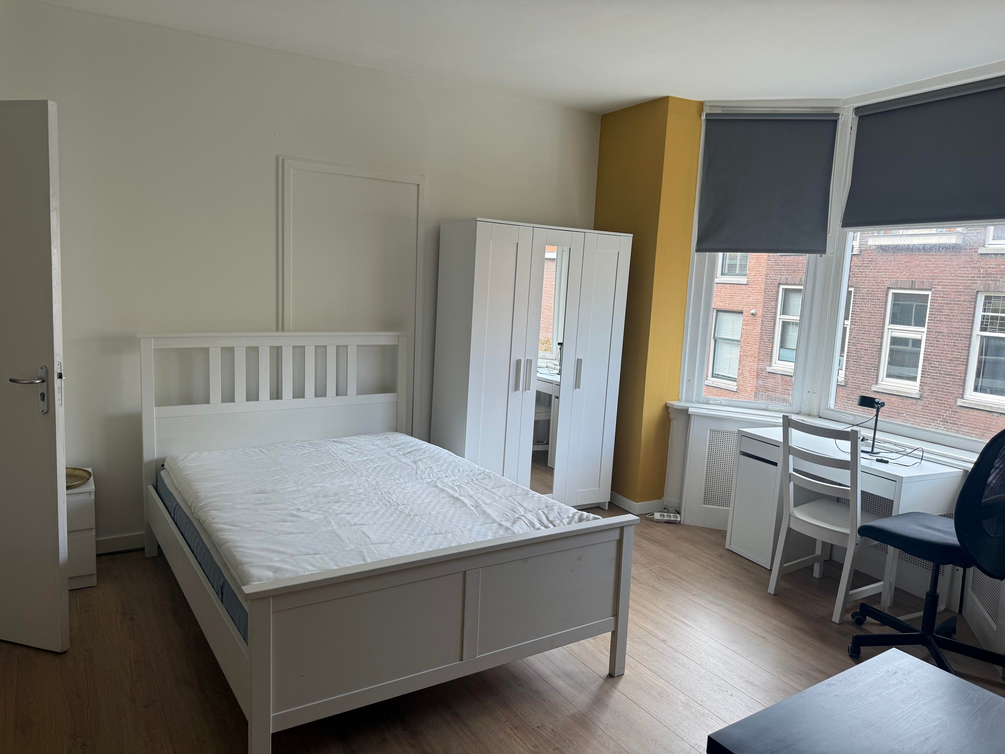Room Willem van Hillegaersbergstraat in Rotterdam