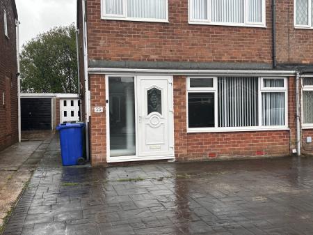 House Carlisle Crescent in Tameside
