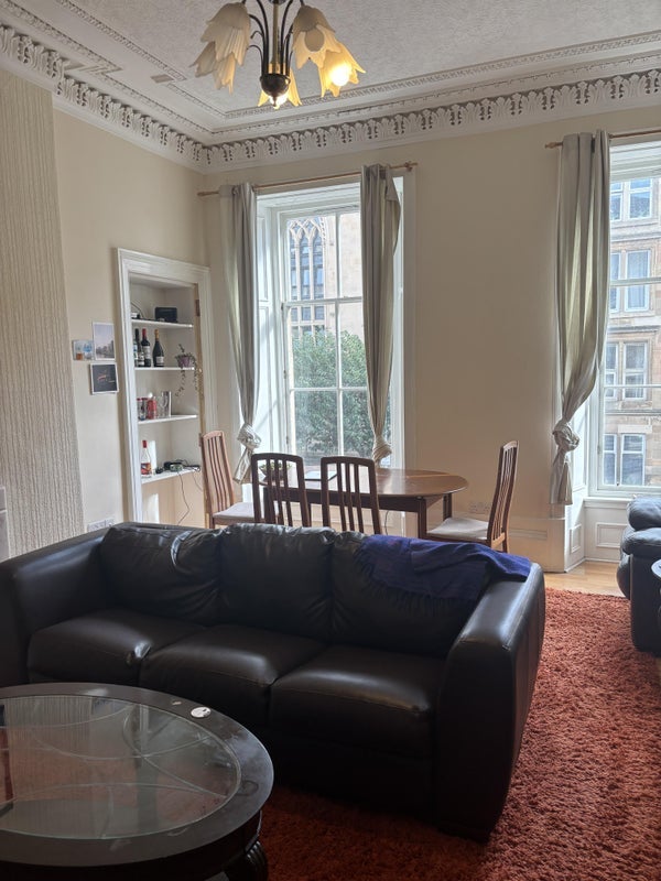 Room Kent Road in Glasgow