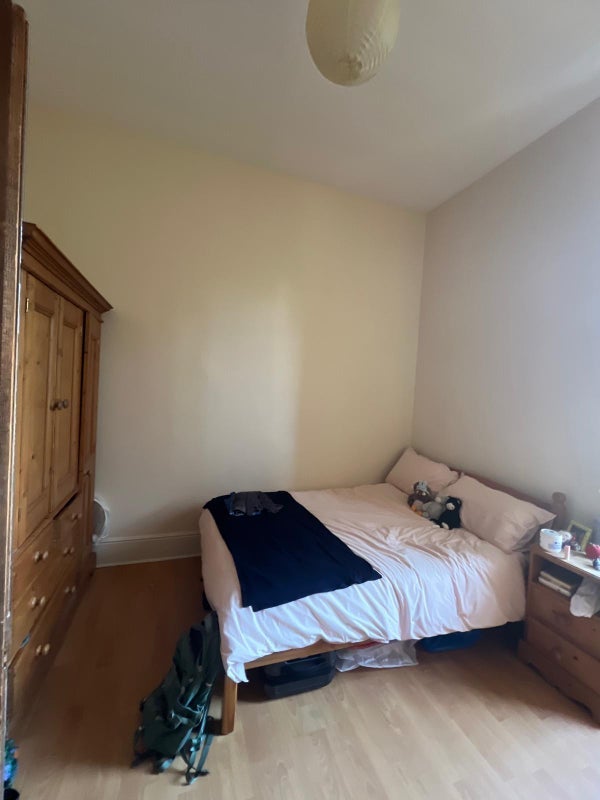 Room Kent Road in Glasgow