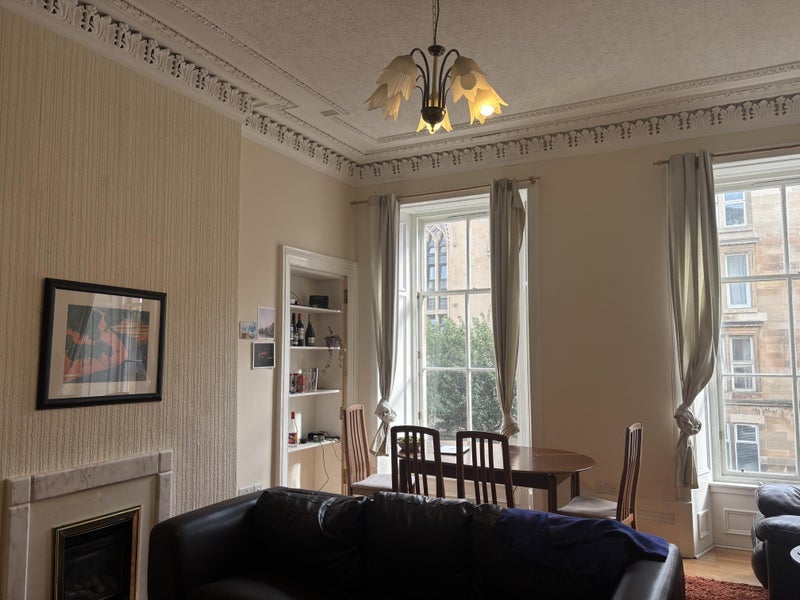 Room Kent Road in Glasgow