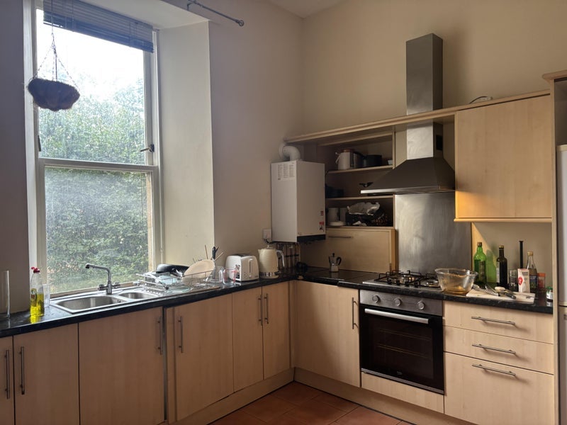 Room Kent Road in Glasgow