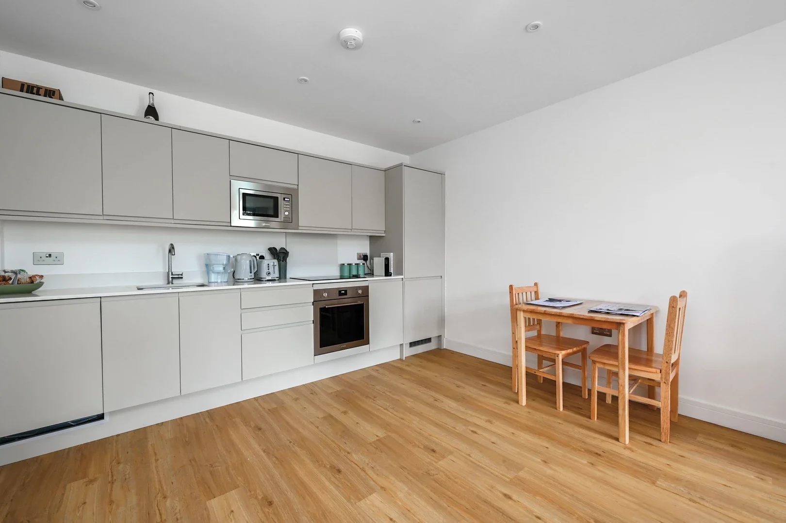Flat Farnborough Road in Rushmoor