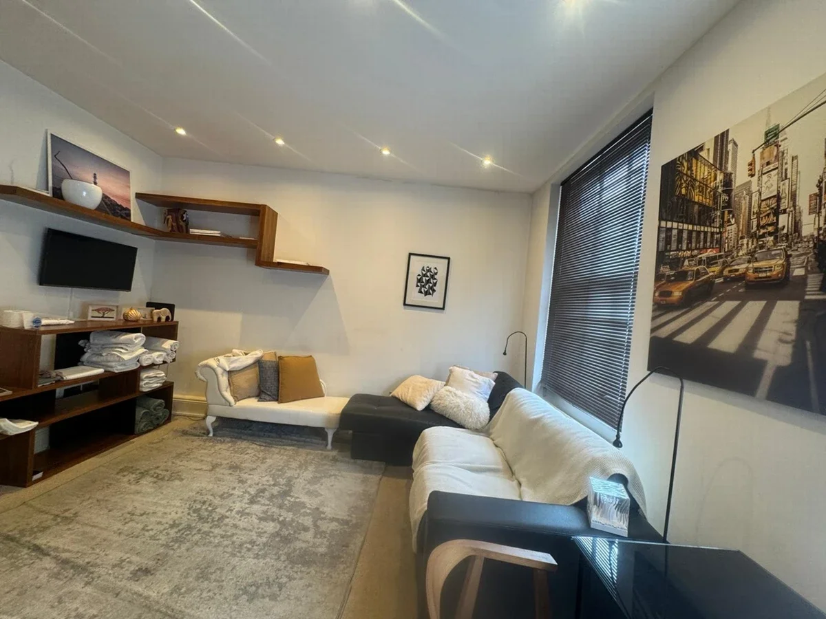 Flat Caledonian Road in Greater London