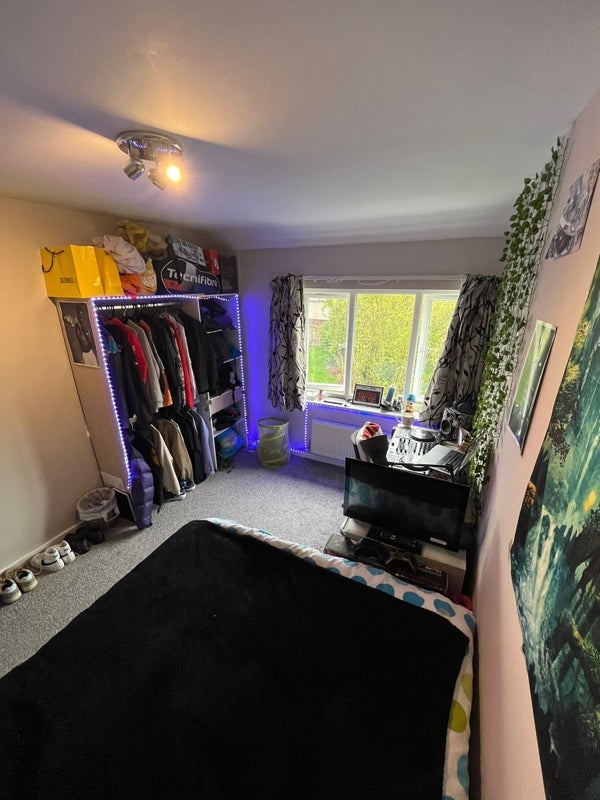 Room Pit Leasow Close in Birmingham
