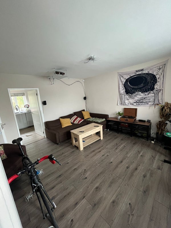 Room Pit Leasow Close in Birmingham