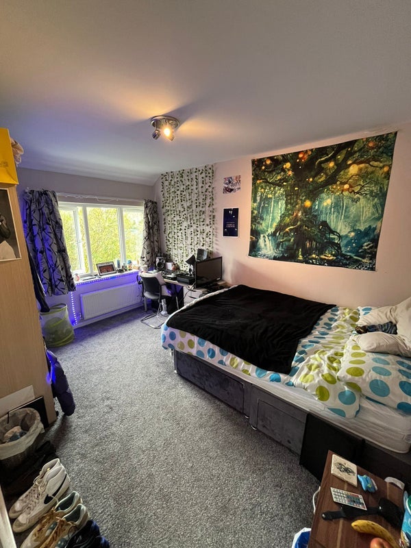 Room Pit Leasow Close in Birmingham