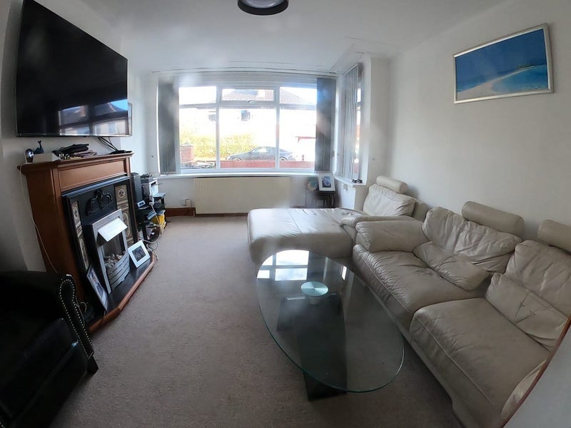 Room Grange Park Crescent in Leeds