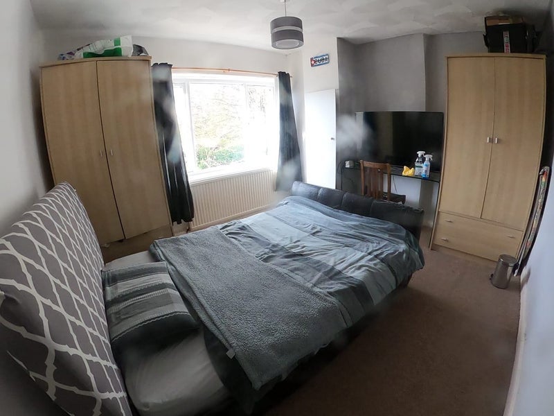 Room Grange Park Crescent in Leeds