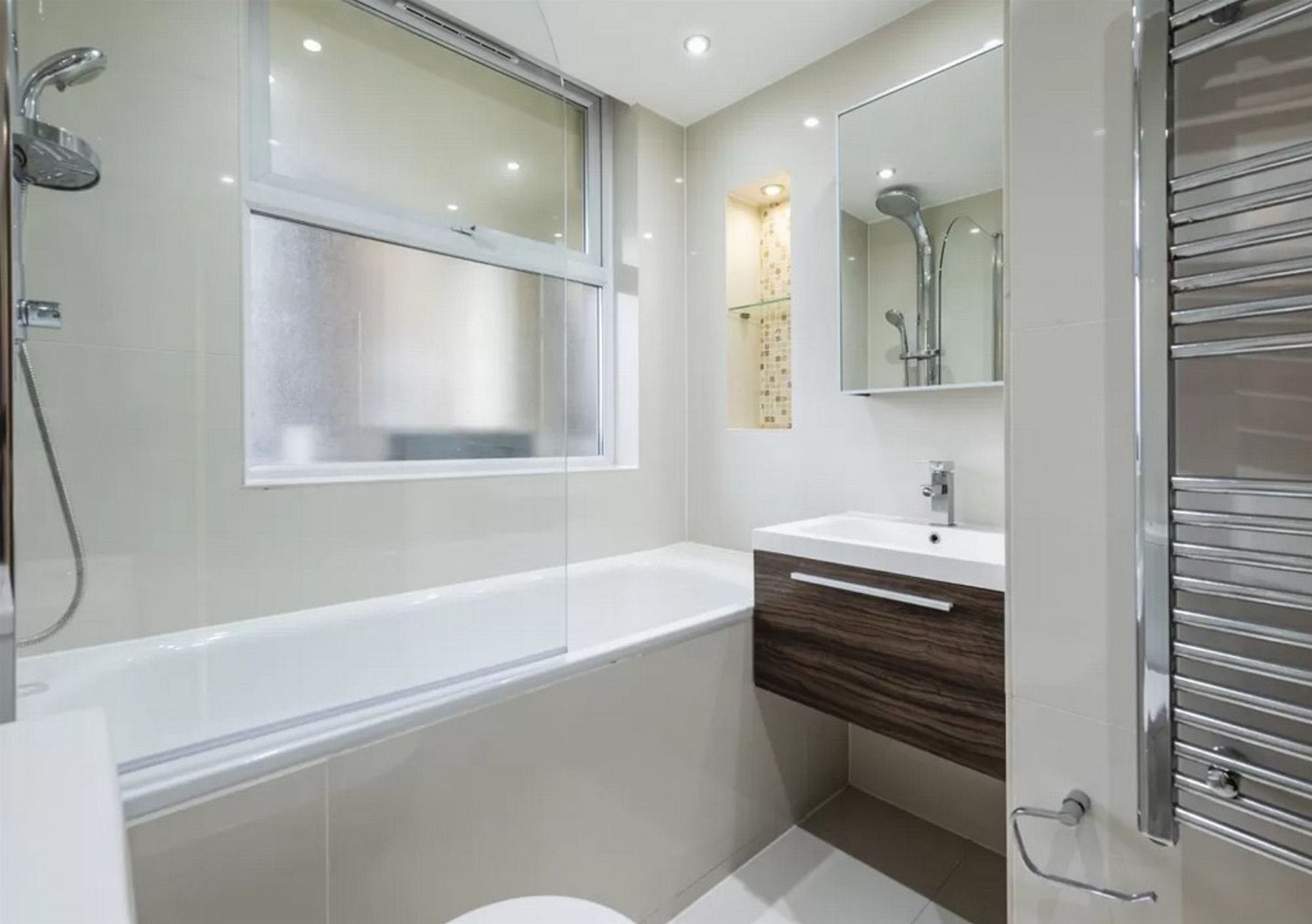Flat Finchley Road in Greater London