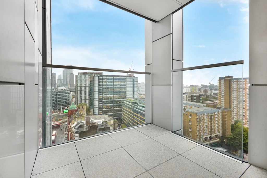 Flat City Road in Greater London