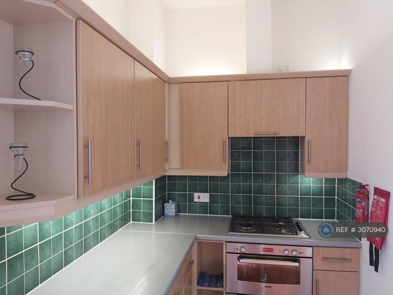 Flat Kensington Square in Macclesfield
