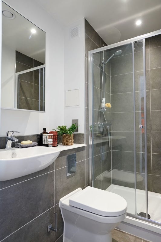 Room Norah Smyth Road in Greater London