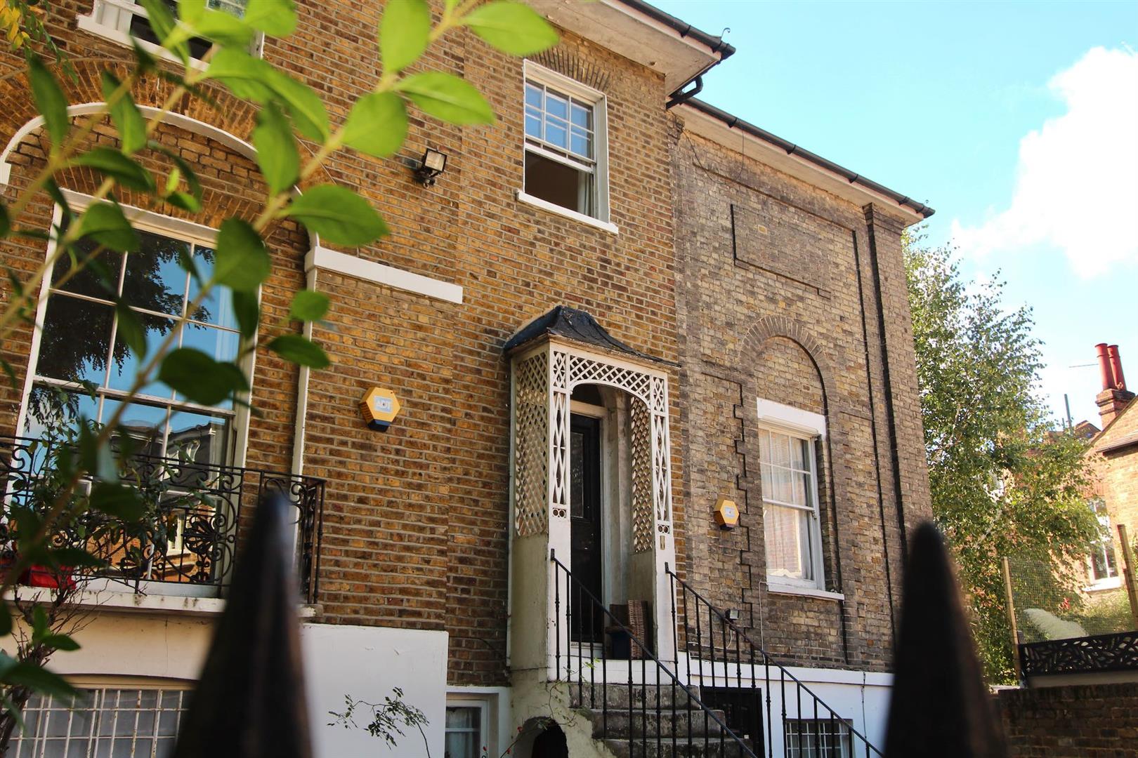 Flat Stamford Grove West in Greater London