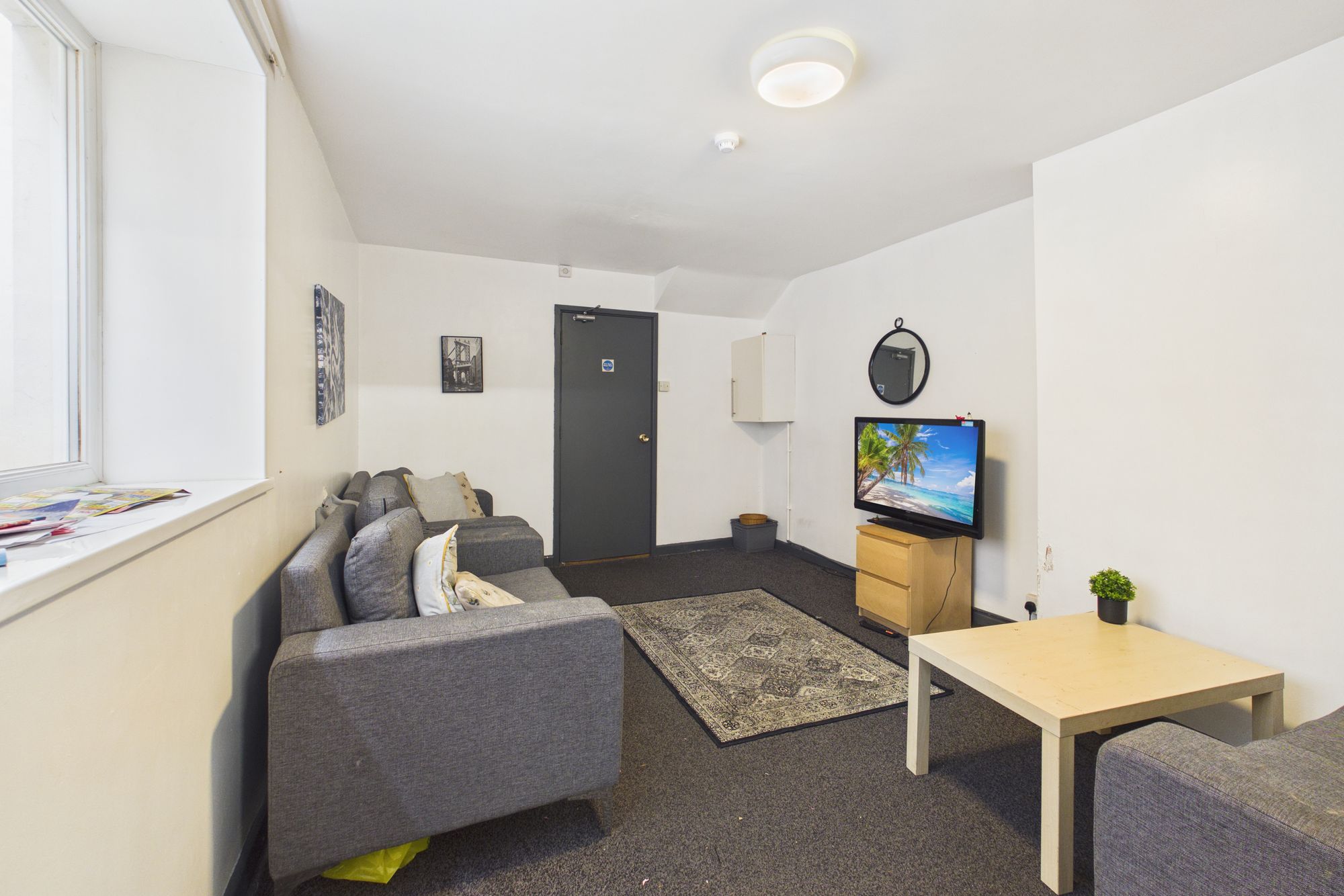 Room St. Helens Avenue in Swansea