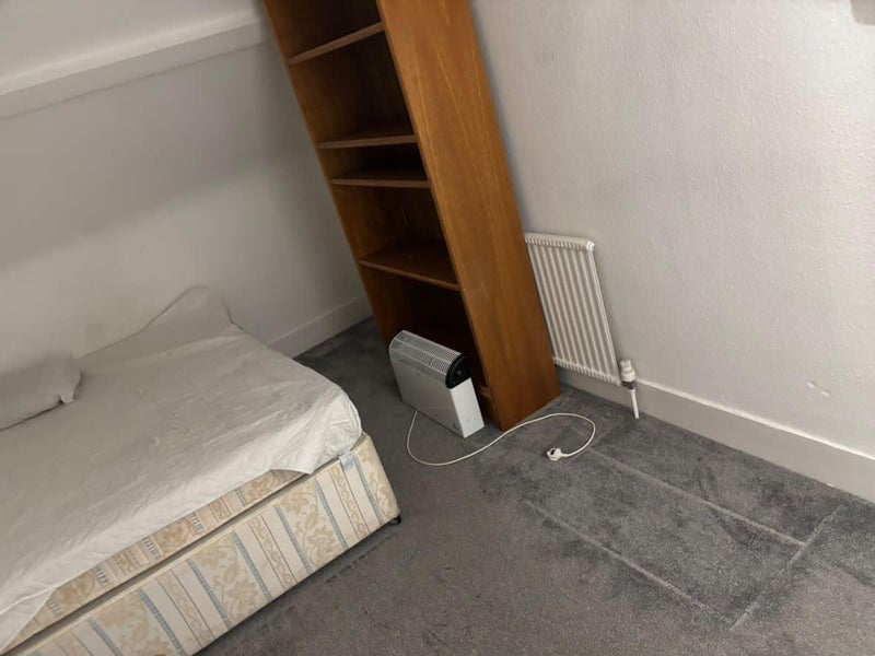Room High Road in Greater London