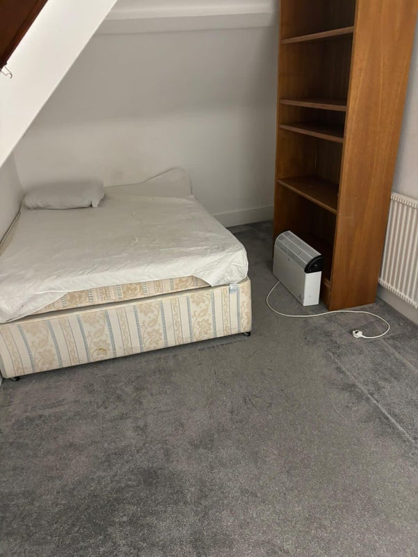 Room High Road in Greater London