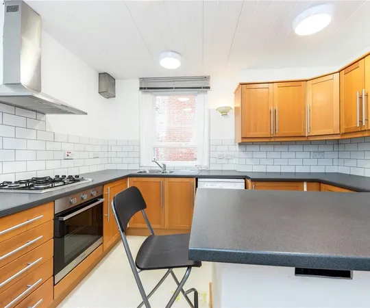 Flat Sheen Park in Greater London