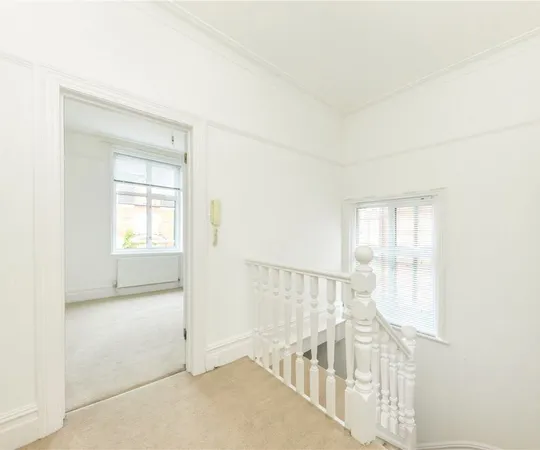 Flat Sheen Park in Greater London