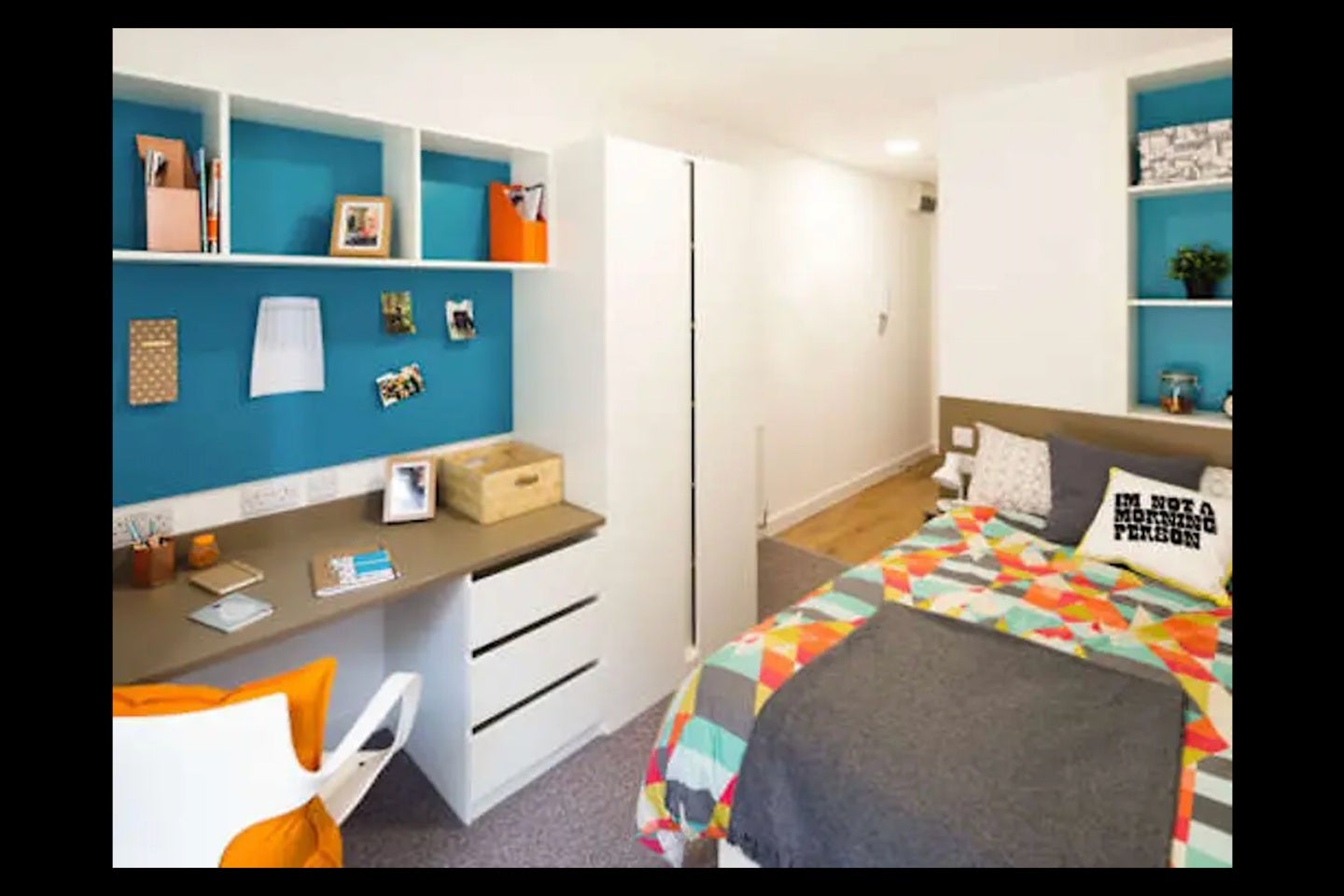Room Empire Way in Greater London