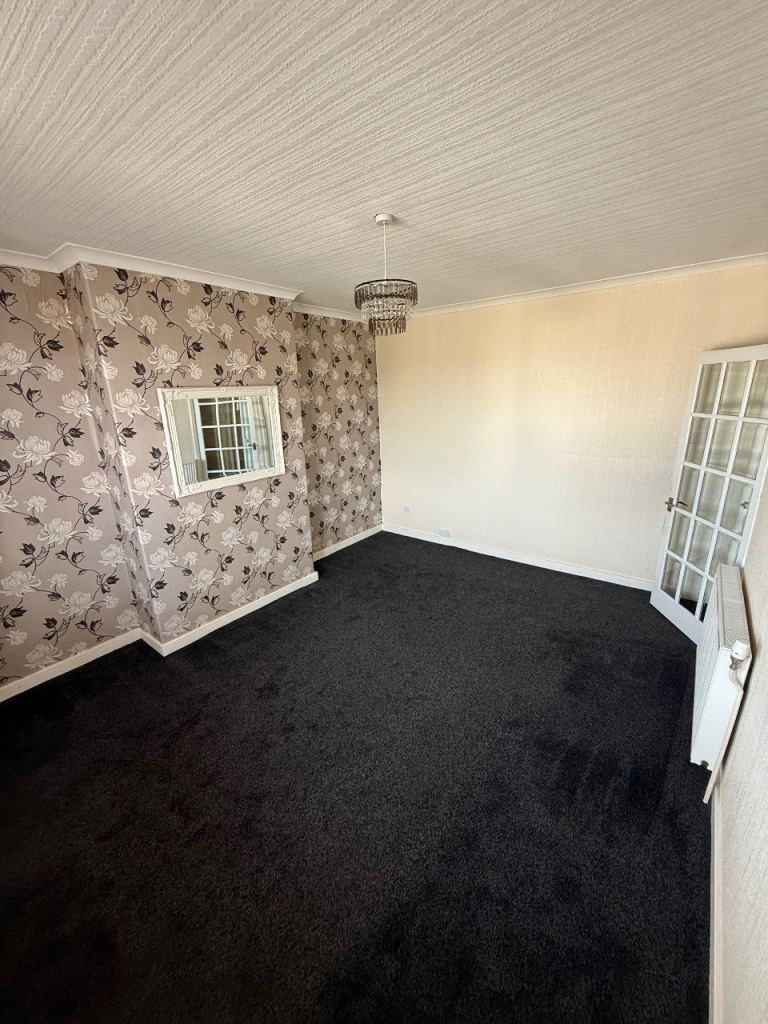 Flat Barnes Avenue in Dundee