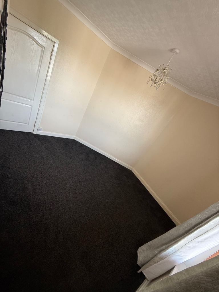Flat Barnes Avenue in Dundee