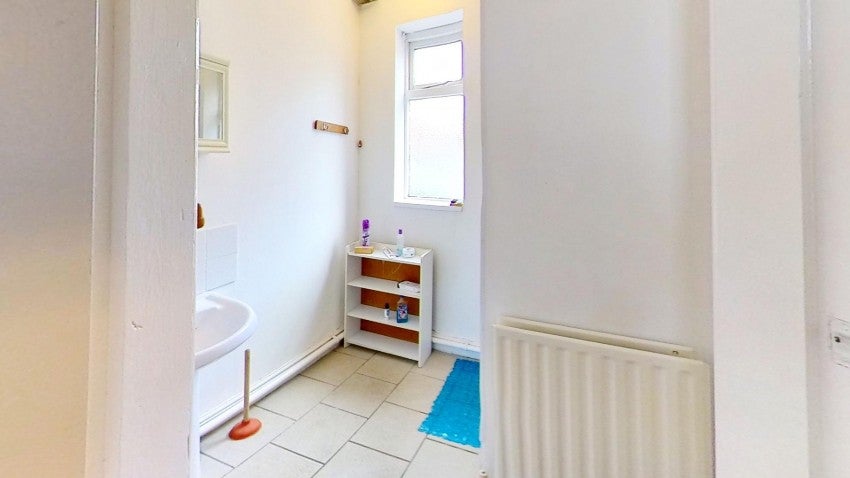 Flat Adderley Road in Leicester