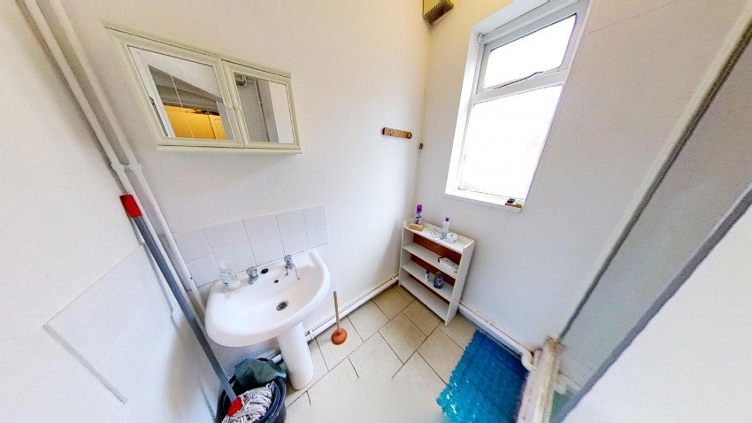 Flat Adderley Road in Leicester