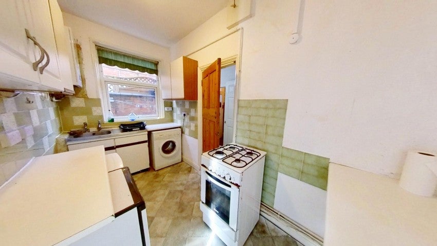 Flat Adderley Road in Leicester