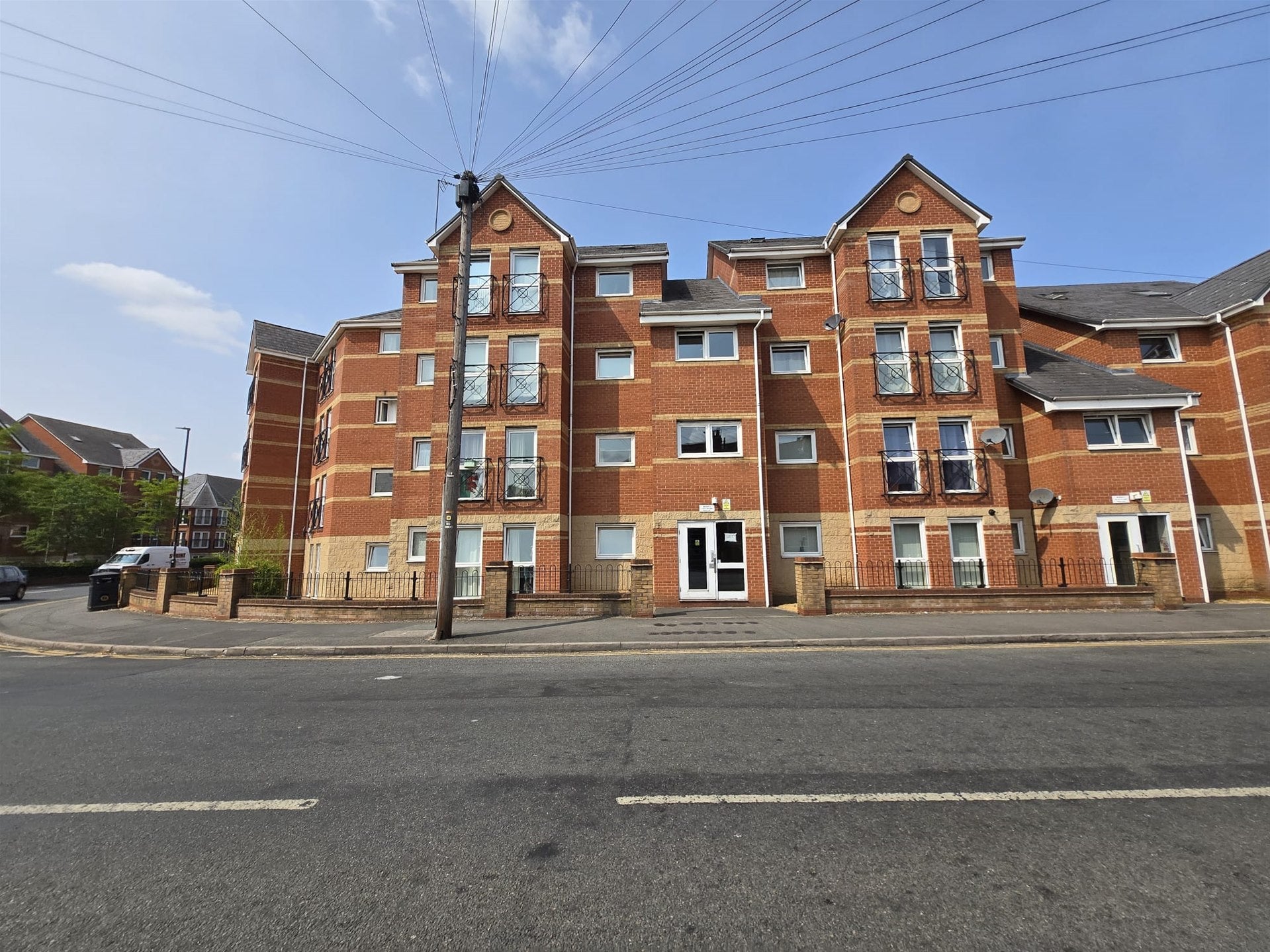 Flat Cobb Close in Coventry