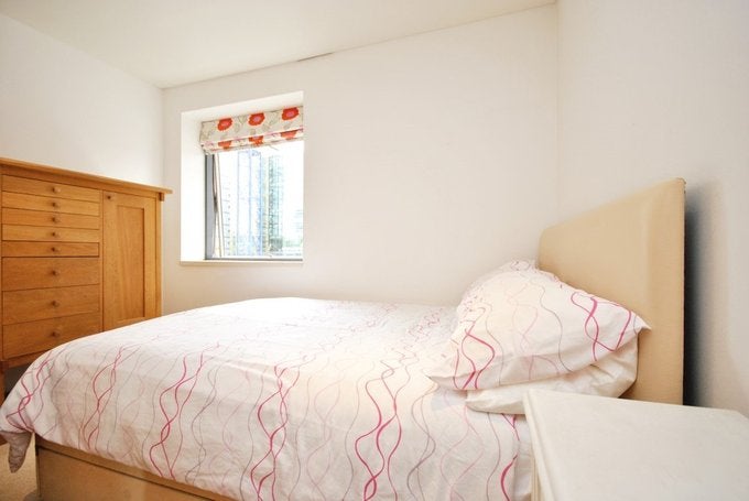 Flat Hermitage Street in City of Westminster