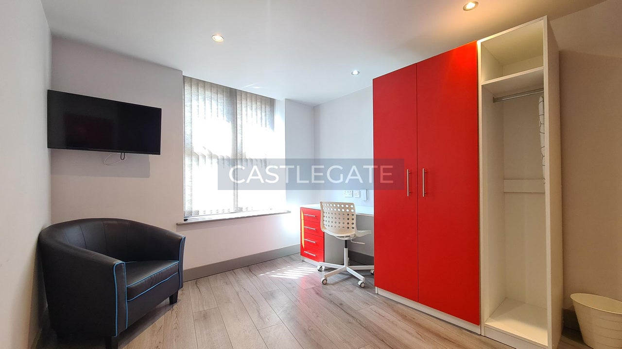 Flat Dundas Street in Kirklees