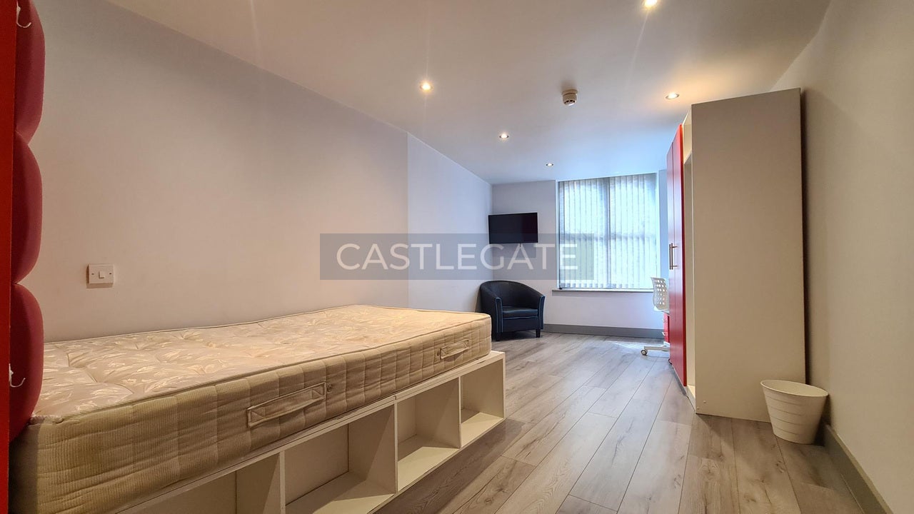 Flat Dundas Street in Kirklees