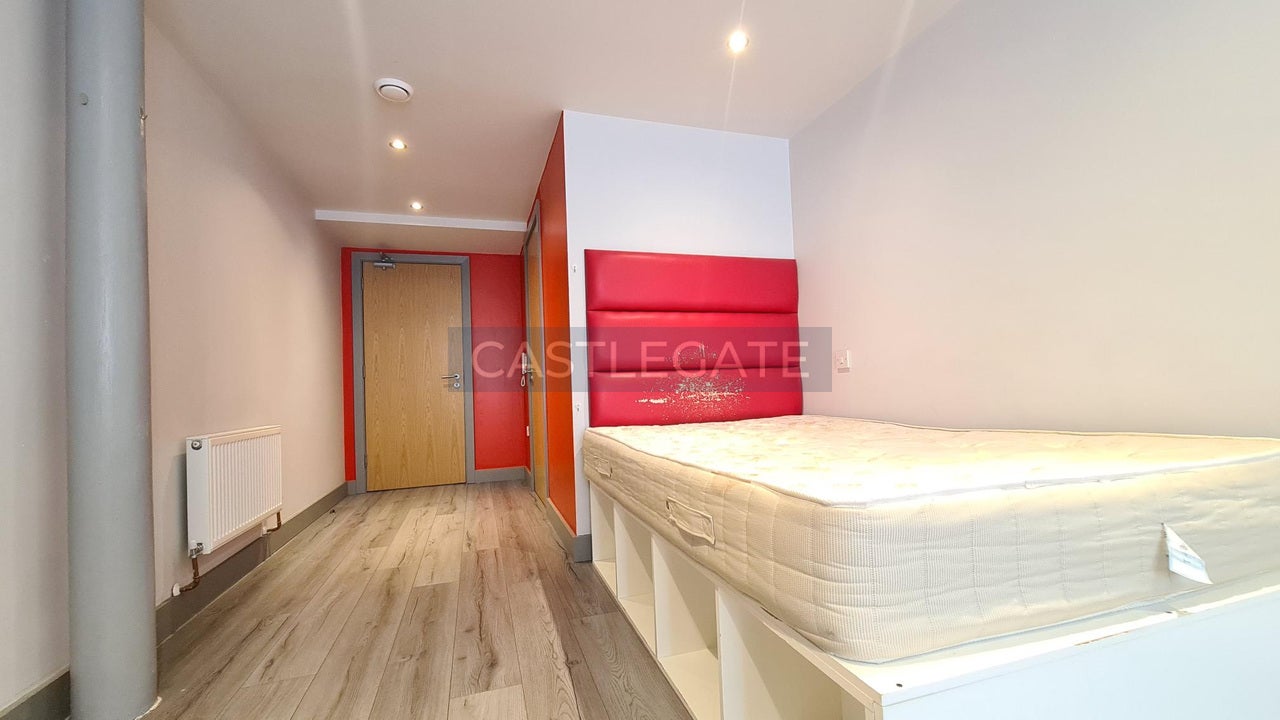 Flat Dundas Street in Kirklees