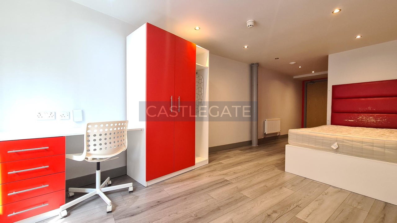 Flat Dundas Street in Kirklees