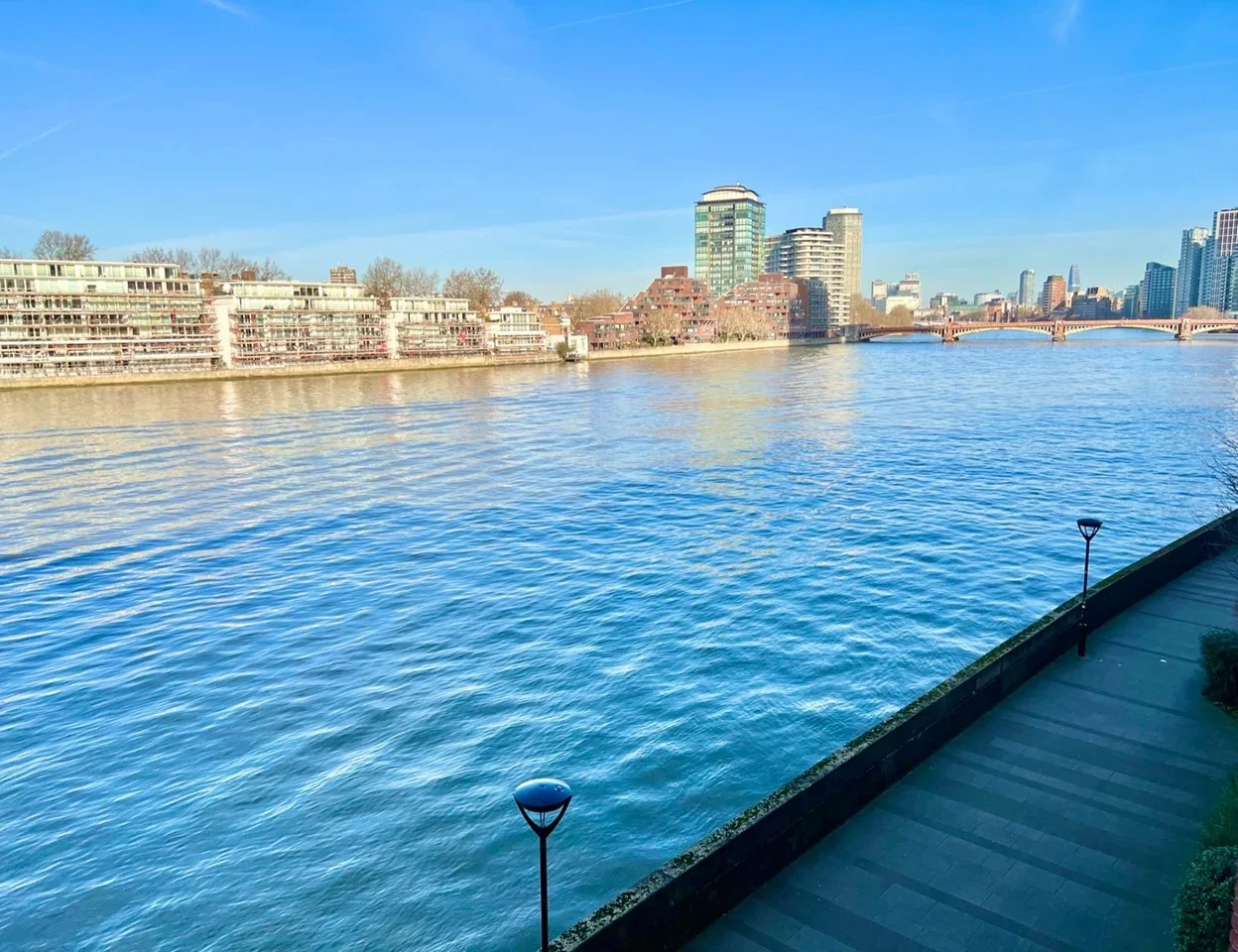 Flat Nine Elms Lane in Greater London