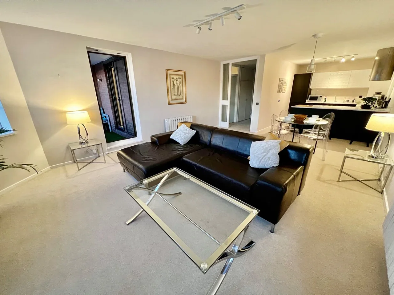 Flat Nine Elms Lane in Greater London