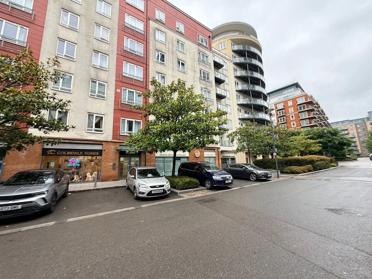 Flat Boulevard Drive in Greater London