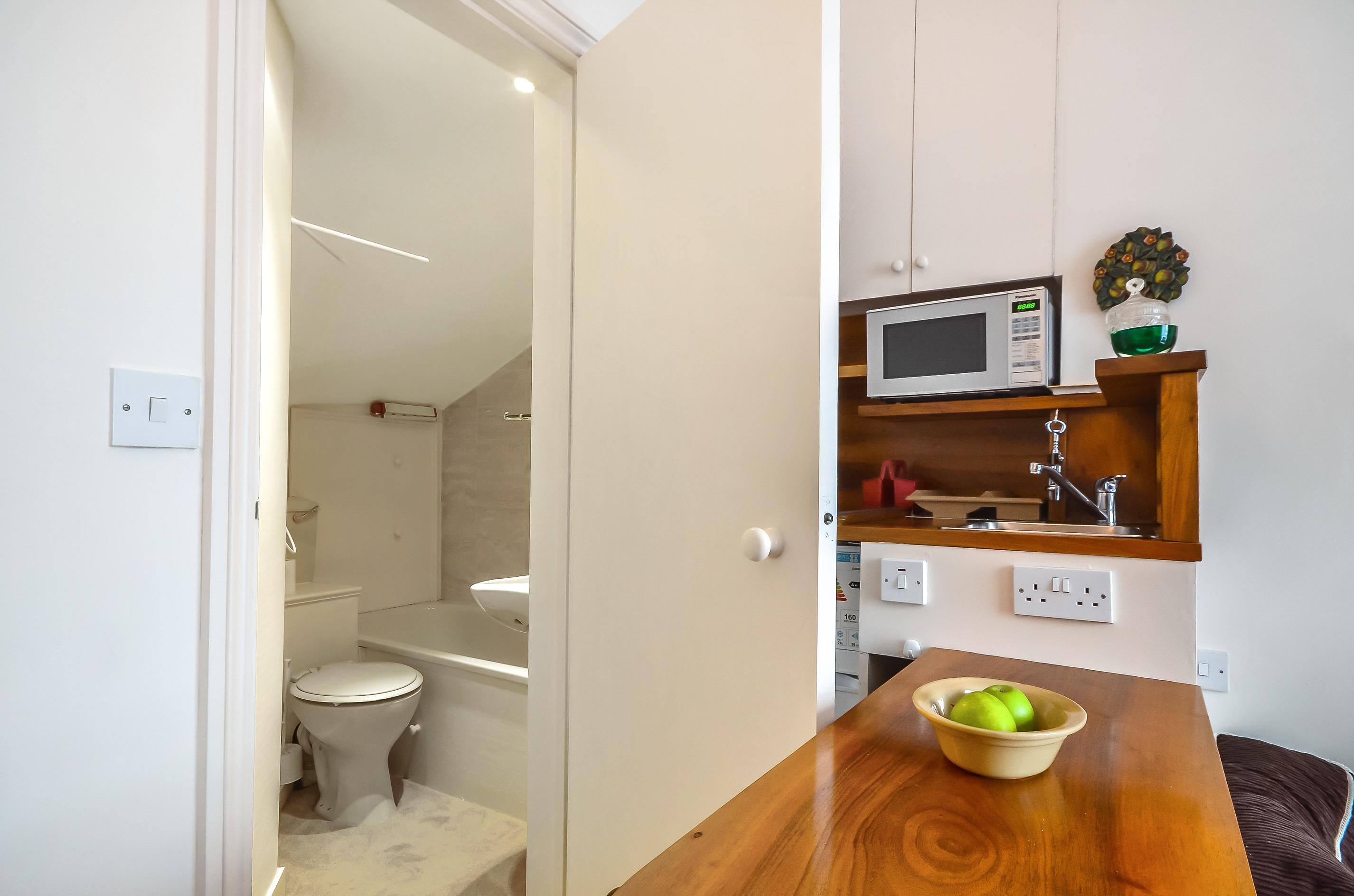 Flat Belgrave Road in City of Westminster