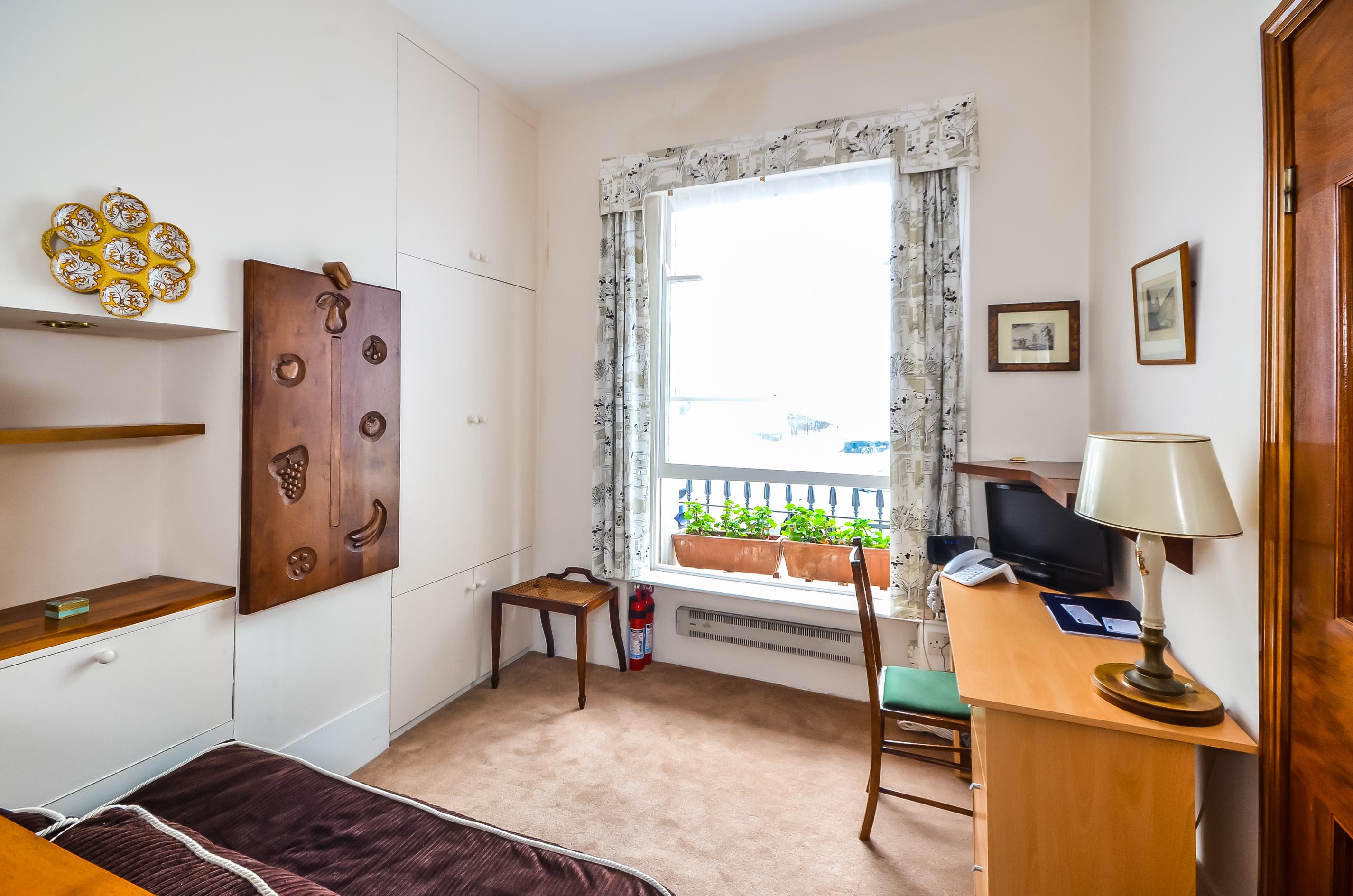 Flat Belgrave Road in City of Westminster