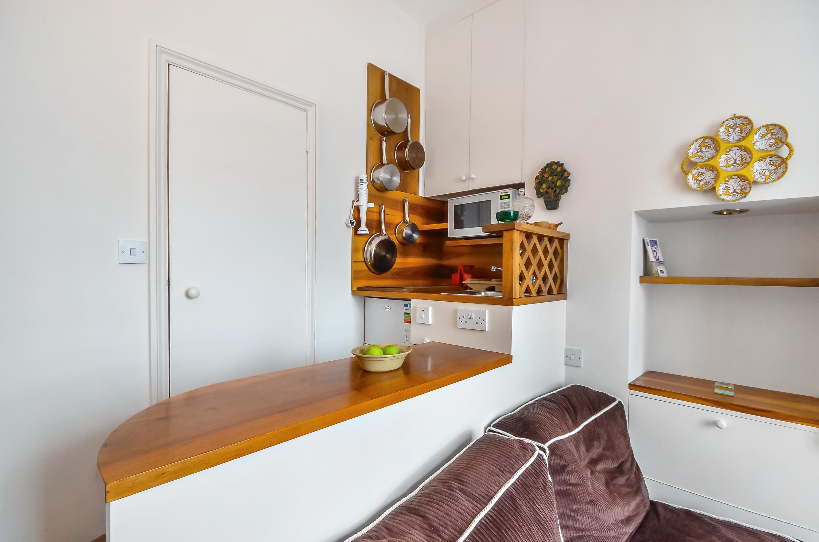Flat Belgrave Road in City of Westminster